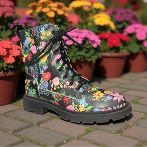 No Boundaries Women's Black
Floral Combat Boots Size 8
NOBO Memory Foam